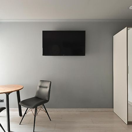 Loft Design Studio Apartment & Free Parking Рига Экстерьер фото